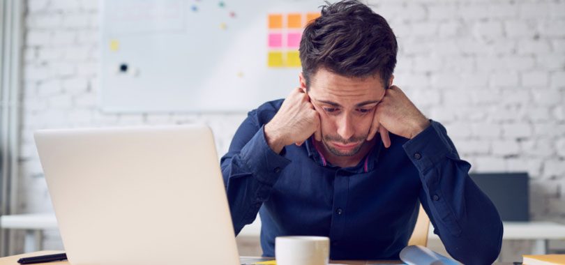 Mësoni 5 profesionet ku njerëzit përfundojnë më të dëshpëruar