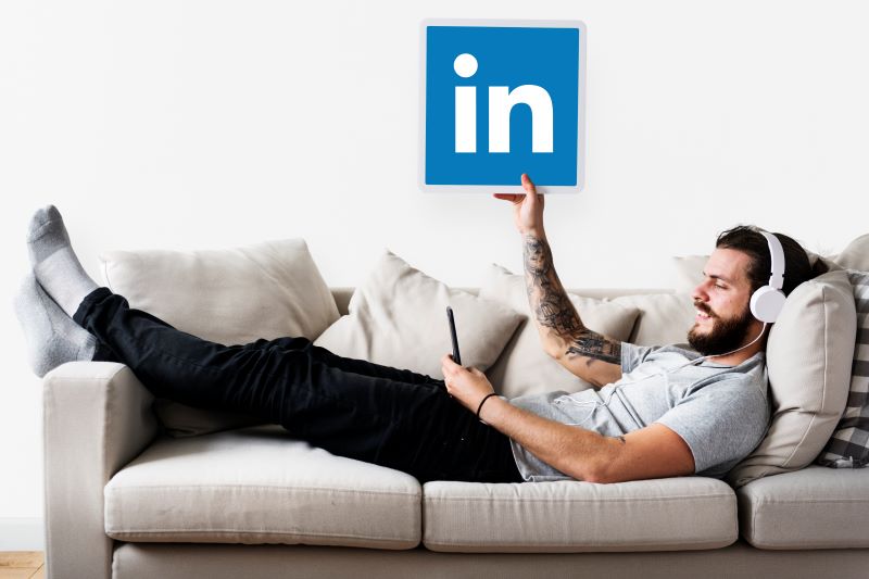 Si të bëheni më të dukshëm nga menaxheret në LinkedIn?