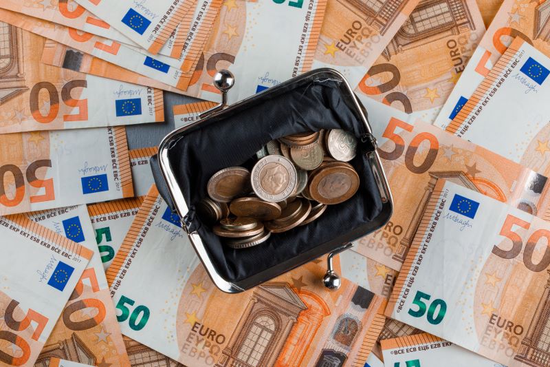 Si t’i largoni veset e këqija financiare sipas psikologut financiar