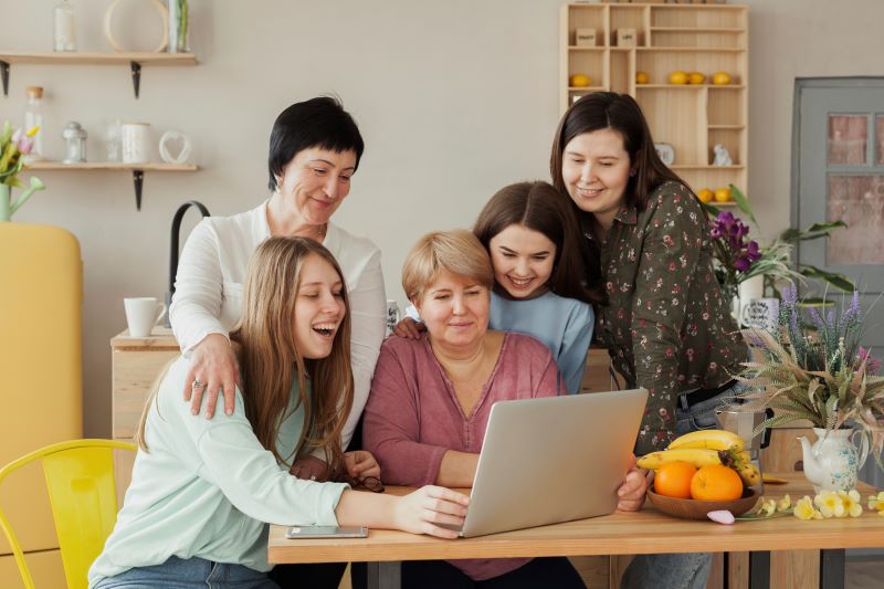 Gjenerata të ndryshme në punë: Si t’i bëni që të funksionojnë mirë?