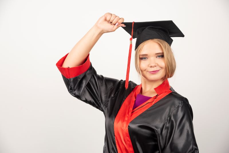 Të kesh një diplomë masteri nuk të bën një punëtor më të mirë, por paguheni më shumë